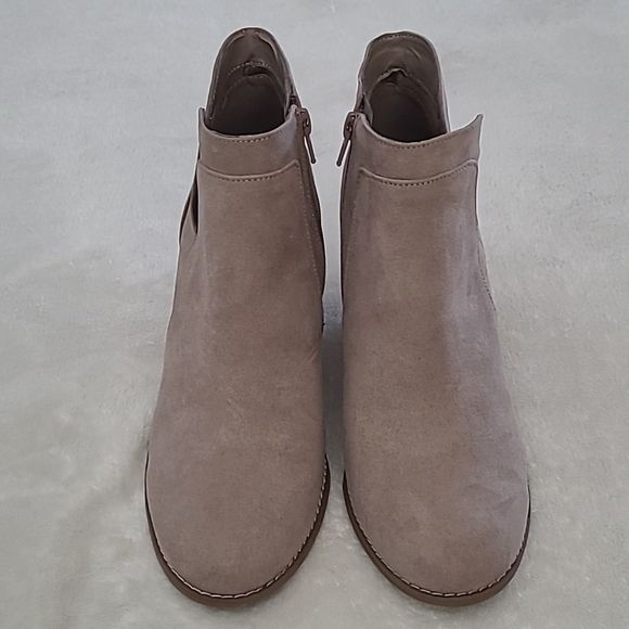 Madden Girl Greteel Wedge Bootie 8.5 Womens Hidden Heel Beige Closed Toe 3 Boho - Picture 9 of 14